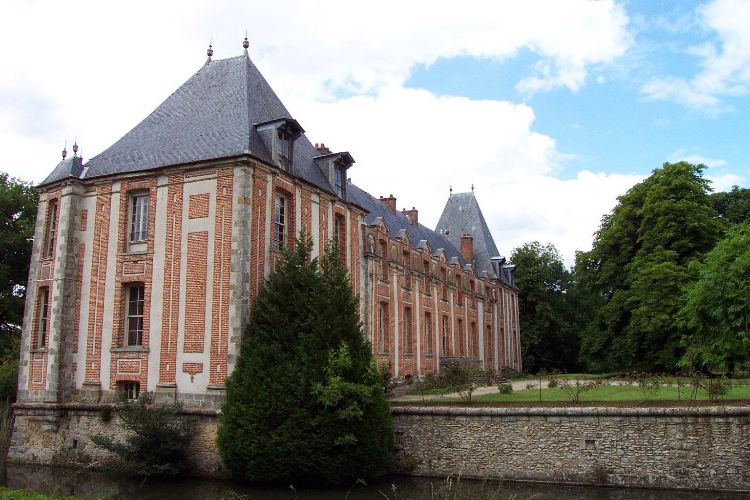 chateau_de_la_grangeleroy.jpg